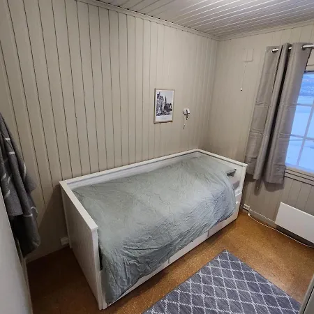 Idyllic Snekkerstuvarpet With Its Own Pier Hébergement de vacances *